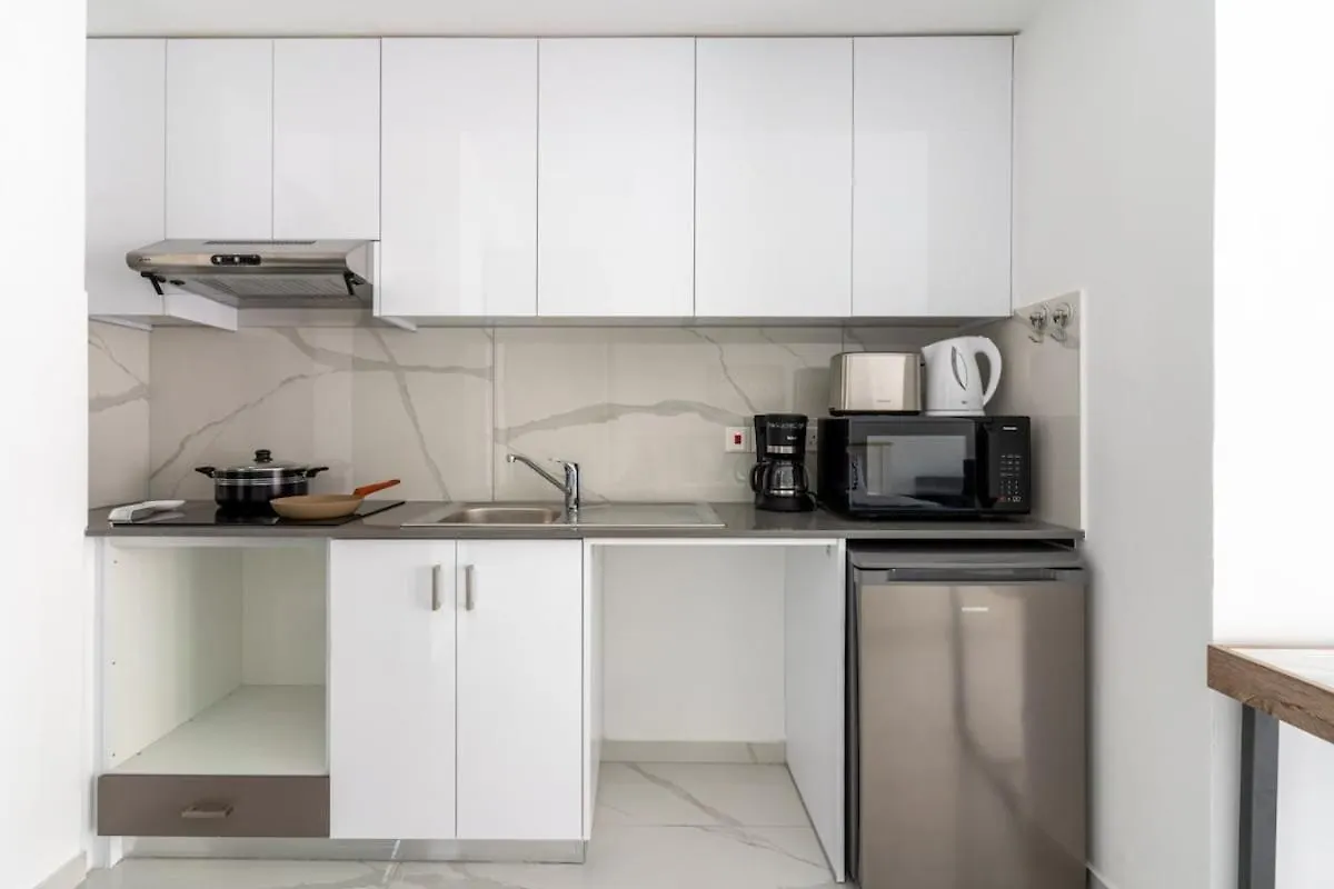 Apartment Sunny Side Studio W Terrace In Larnaca